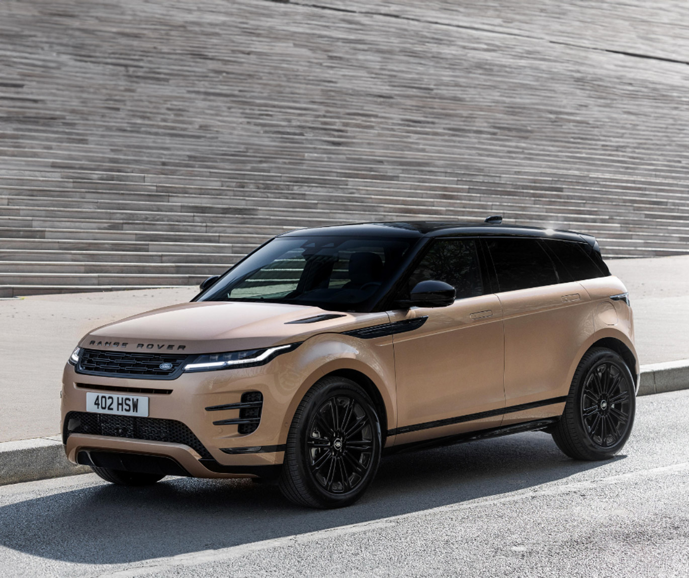 Range Rover Evoque şimdi Base Life Club’ta.