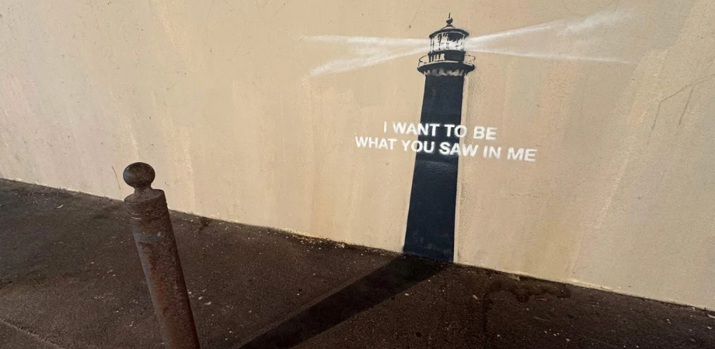 Banksy’nin Yeni Eseri: Gizemli Sanatçı Yeniden Sanat Sahnesinde