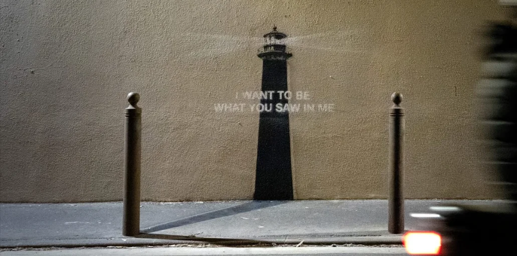 Banksy’nin Yeni Eseri: Gizemli Sanatçı Yeniden Sanat Sahnesinde