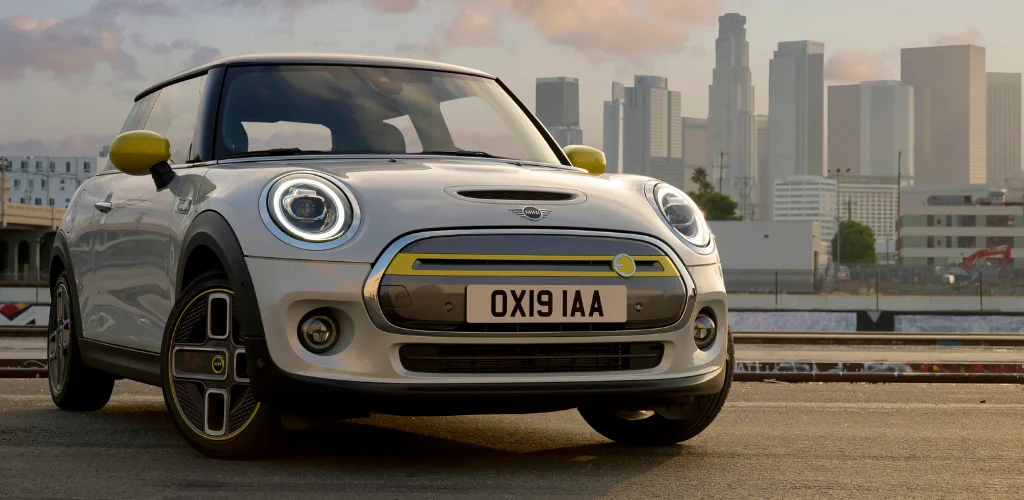 MINI’nin 25 Yılı: Modern Bir Otomobil İkonunun Yolculuğu