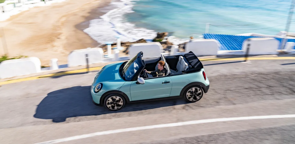 MINI’nin 25 Yılı: Modern Bir Otomobil İkonunun Yolculuğu