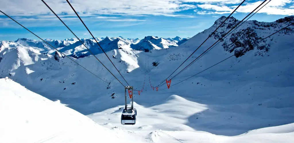Mükemmel Dağ Manzaraları Eşliğinde: Türkiye’nin En İyi Kayak Rotaları