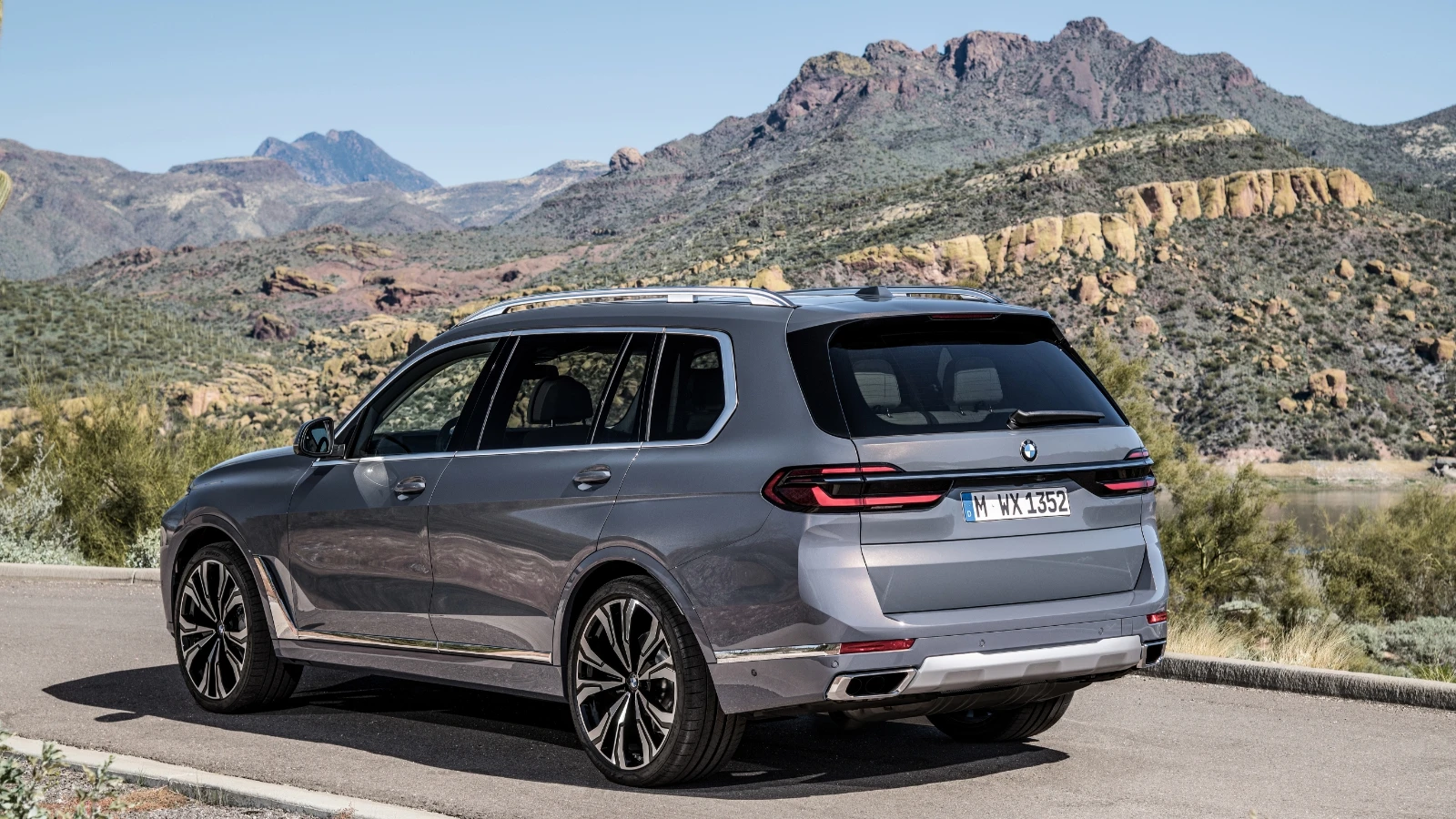 BMW X7.