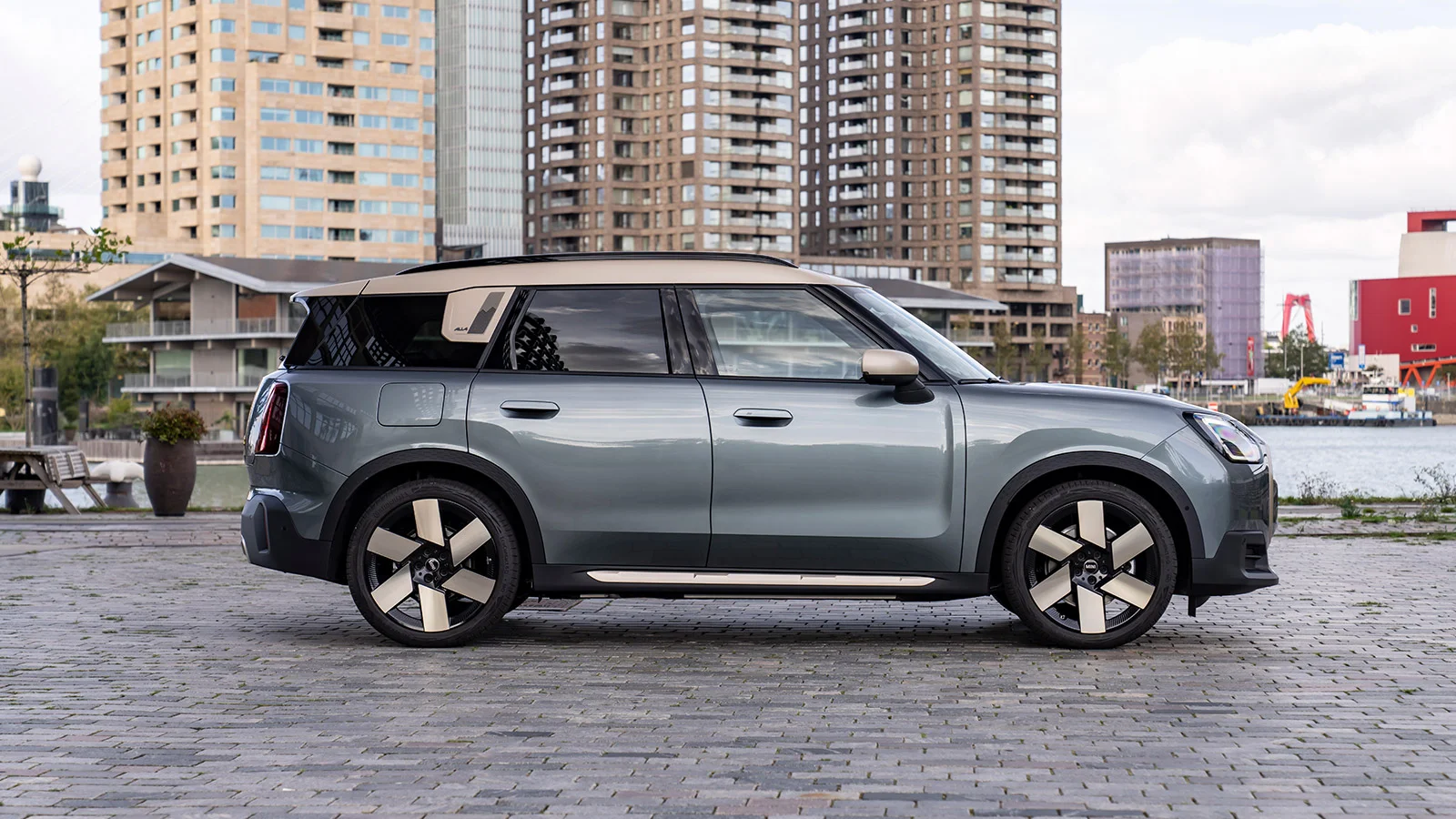 YENİ TAMAMEN ELEKTRİKLİ MINI COUNTRYMAN